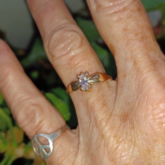 Genuine Pale Amethyst & Solid 10K Yellow Gold Ring size 7 Beautiful Minimalist - Picture 2 of 5